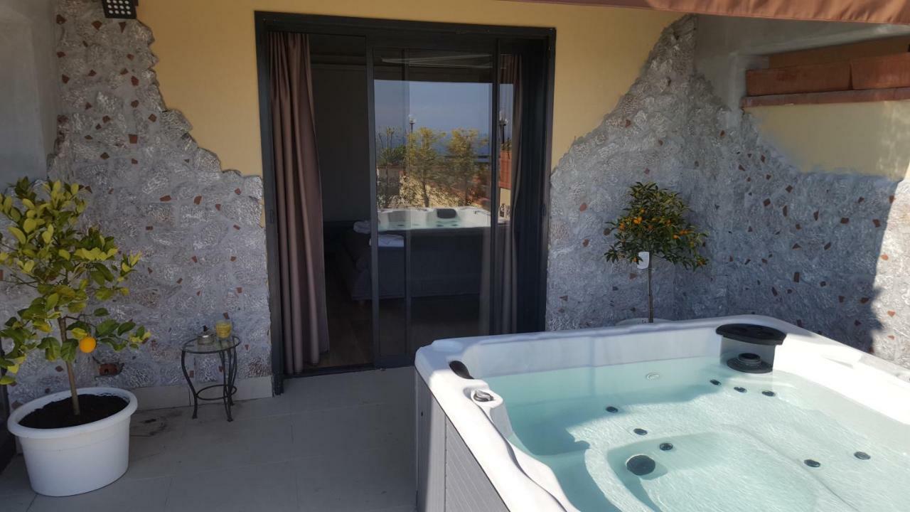 Apartamento Maison De Charme Taormina With Private Jacuzzi Exterior foto